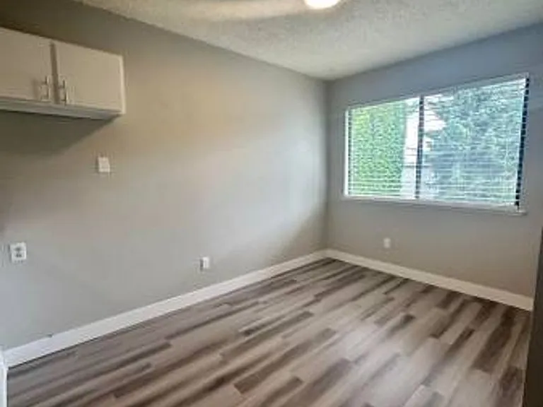 12550 SE Powell Blvd — Photo 42