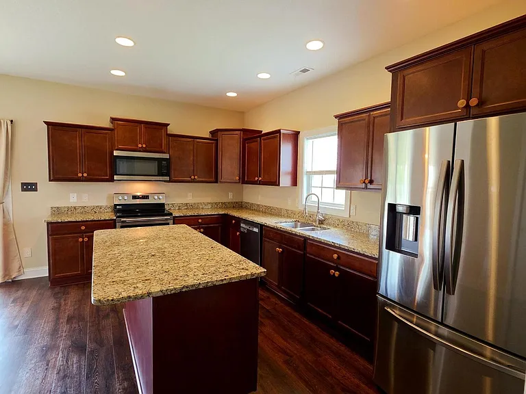 406 Tyrrell Trl — Photo 13