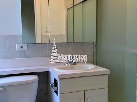 5th image of 214 E 51st St APT 5G