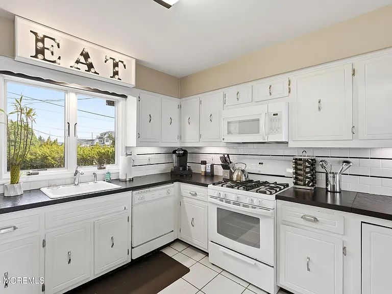 473 Tamiami Dr — Photo 10