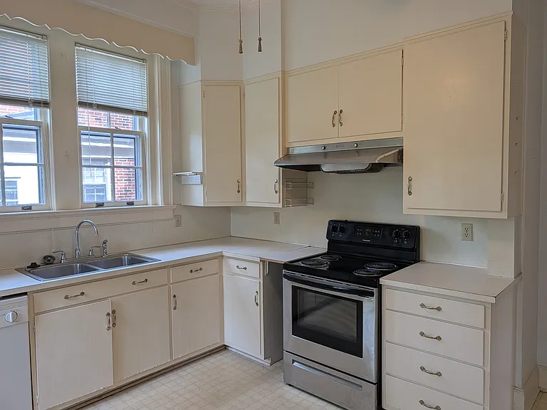 1007 Wildwood Ave — Photo 5