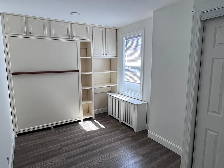 286 Leverington Ave — Photo 9