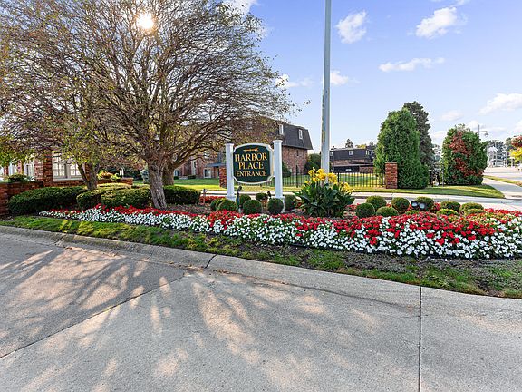 4th image of 501 Riviera Dr #148