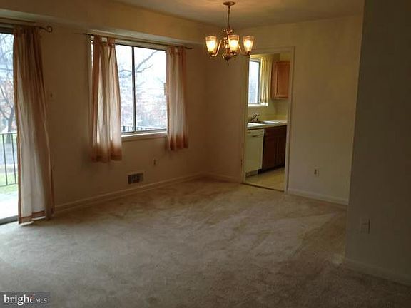 5th image of 10624 Kenilworth Ave #K104
