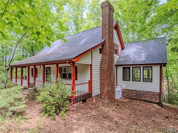 169 Tanglewood Dr, Mount Airy, NC 27030