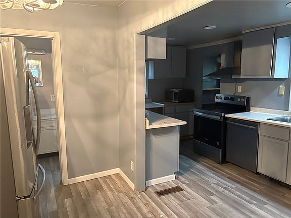4th image of 4320 Oak Dr