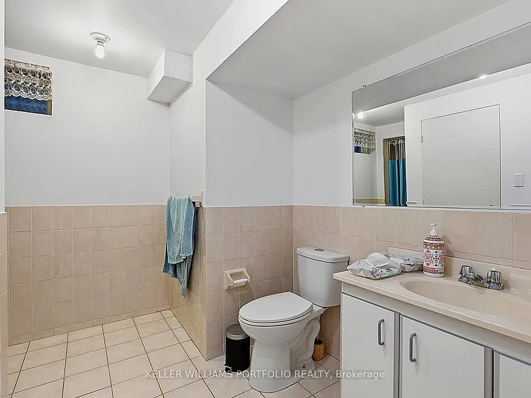 73 Jessica Gdns — Photo 42