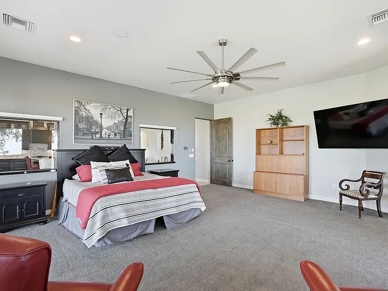 5405 N Houghton Rd — Photo 29