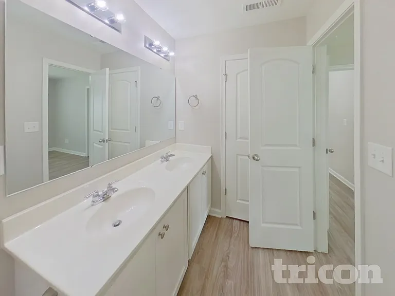 654 Scarlet Leaf Ln — Photo 7