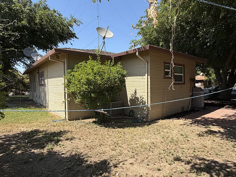 1954 Eucalyptus Ave — Photo 4