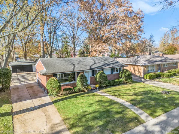 14551 Country Club Dr, Livonia, MI 48154