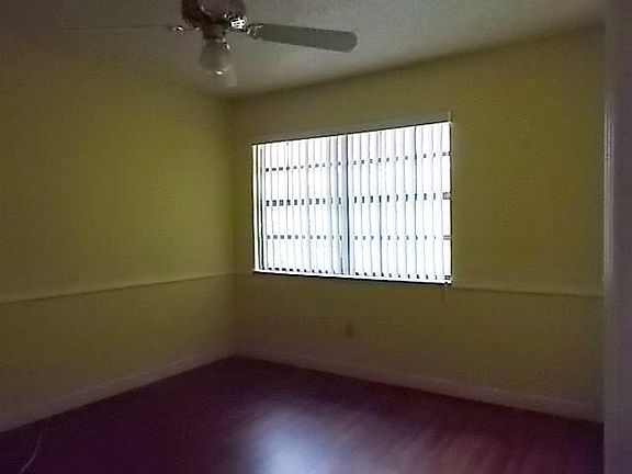 3rd image of 1094 NE 209th Ter