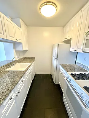 Rented by Addison Property Group | media 16