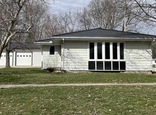 104 N High St, Grinnell, IA 50171