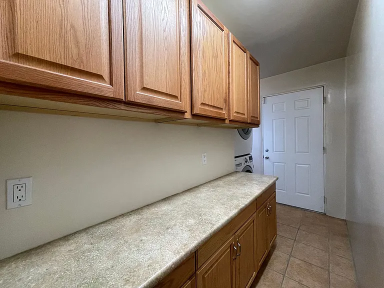 212 S El Rancho Rd — Photo 8