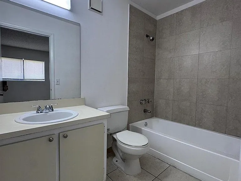 417 Palm Cir E #417 — Photo 9