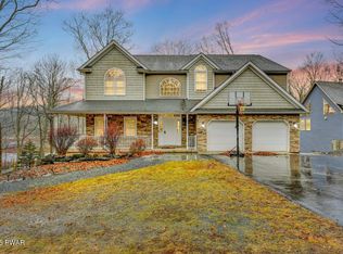 290 W Lakeview Rd, Lackawaxen, PA 18435