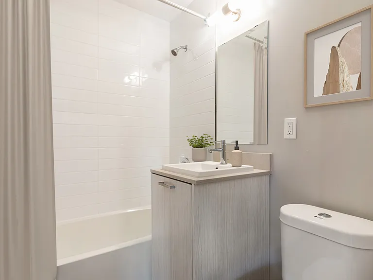 835 Roselawn Ave — Photo 5
