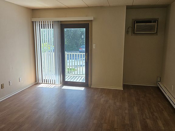 3rd image of 100 Campbell Cir Unit 27