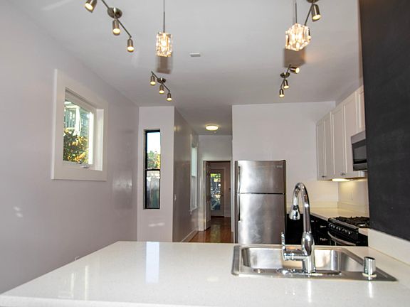 5th image of 1021 York St