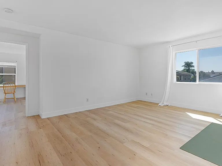 13569 Kiwi Ave — Photo 16