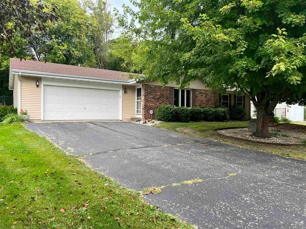 1211 E Cooper Dr, Edgerton, WI 53534