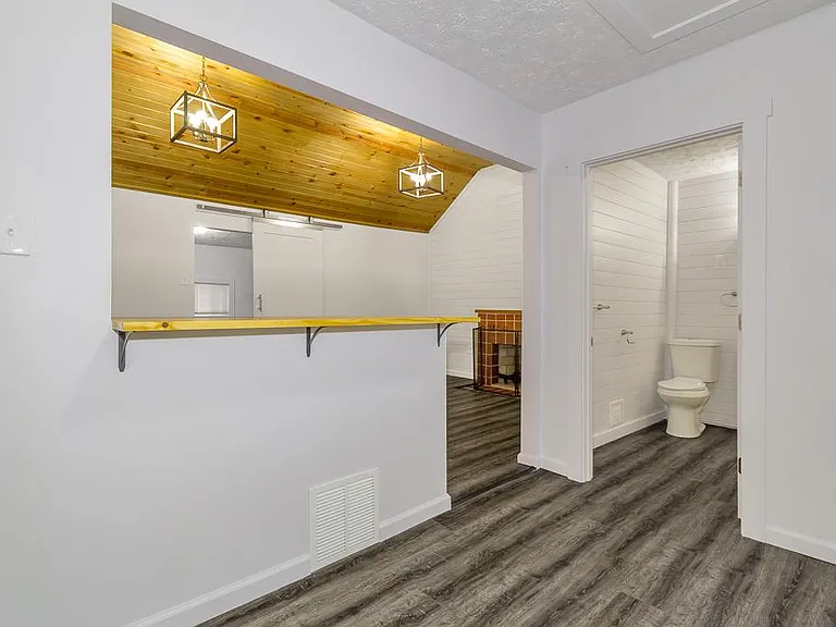 371 E Pace Ave — Photo 12