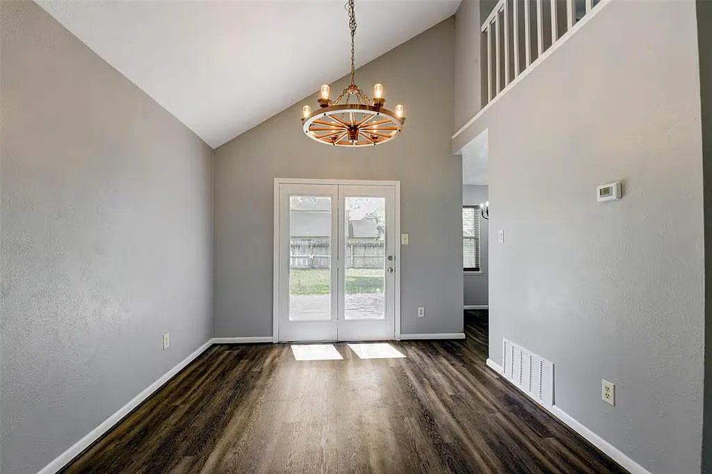 3 bed, 1456 sqft, $1,995 — Photo 3