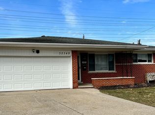 32349 Lancaster Dr, Warren, MI