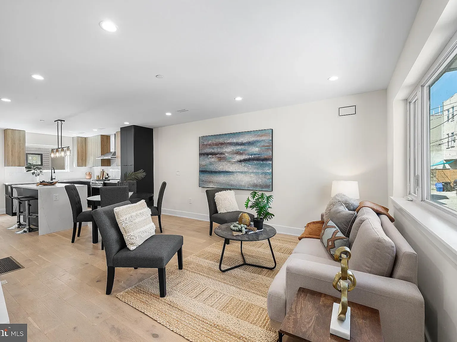 4 bed, 3000 sqft, $1,500 — Photo 4
