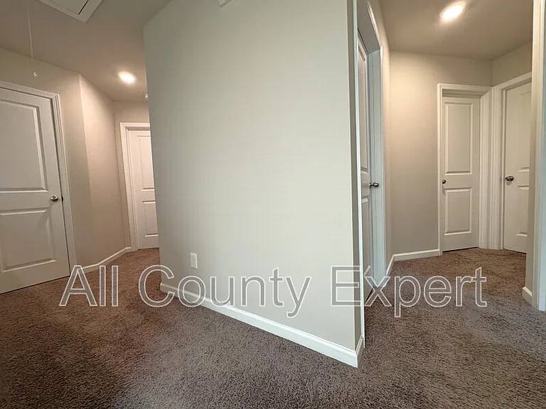 21 Stanford Ct — Photo 22