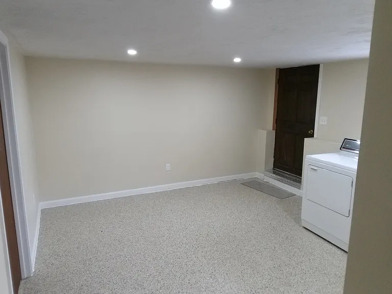 121 King Philip Rd — Photo 5