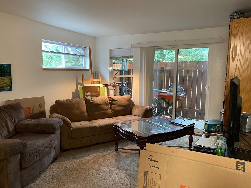 1st image of 12520 Greenwood Ave N #105