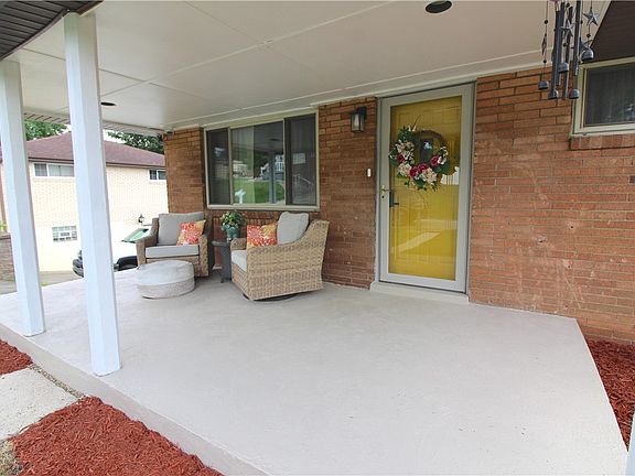 3rd image of 1221 Robbie Dr