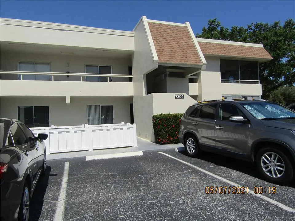 7304 W Country Club Dr N #115