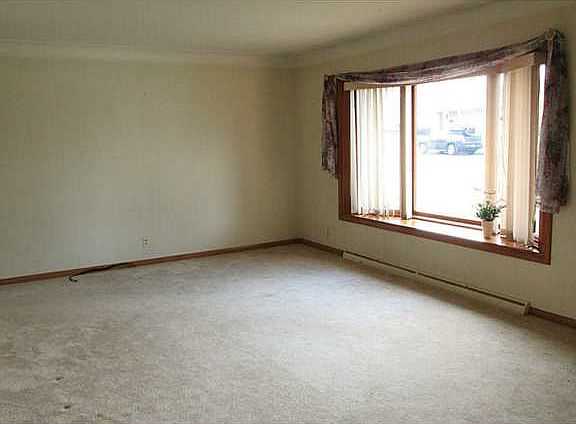 3rd image of 226 Windsor Dr