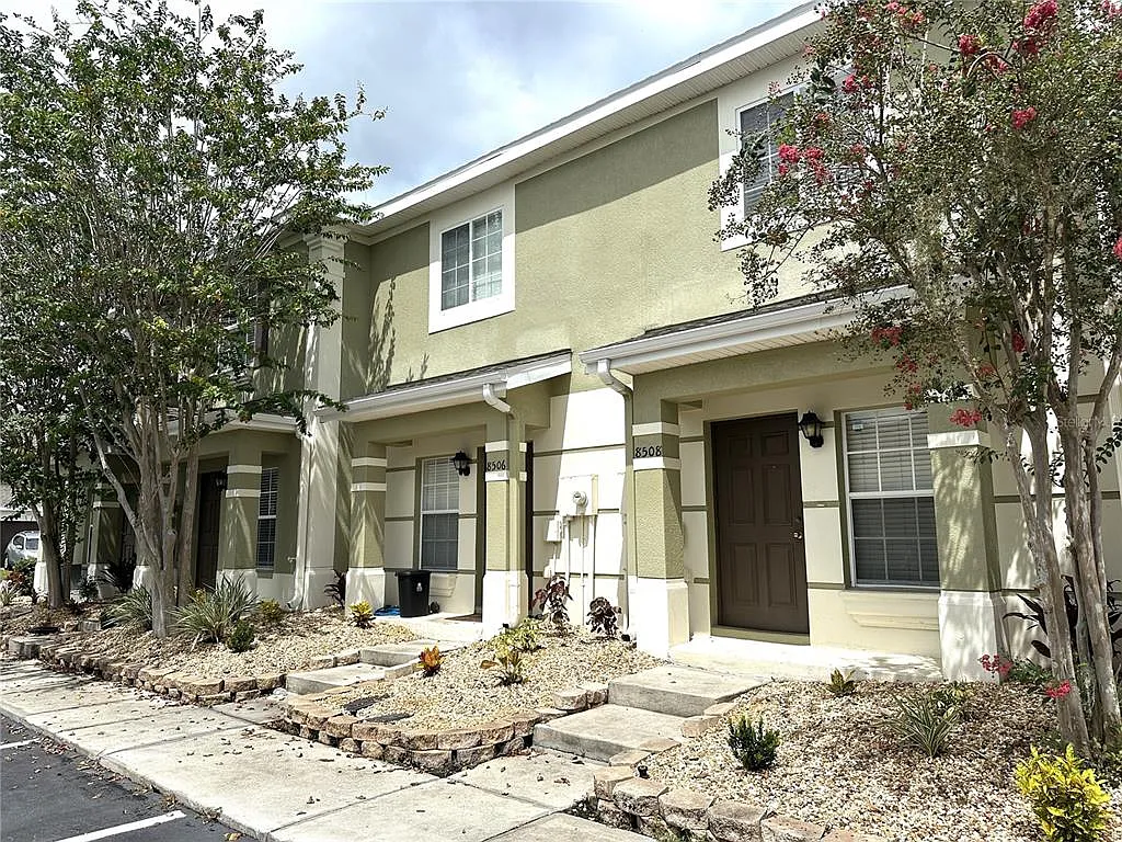 2 bed, 2.5 bath, 1008 sqft, $1,650 — Photo 1