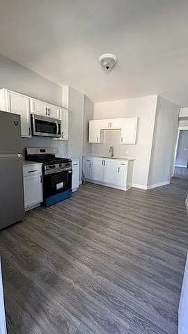4 bed, 940 sqft, $2,100 — Photo 3