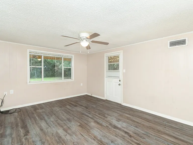 4904 Auburn Dr N — Photo 21