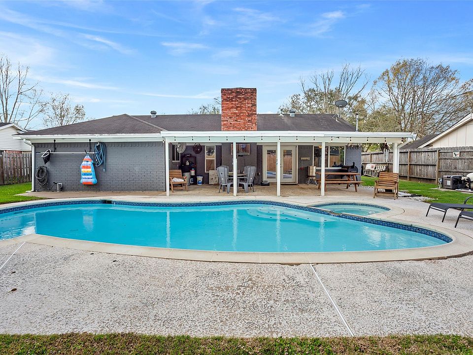 1st image of 2712 Perry Ln