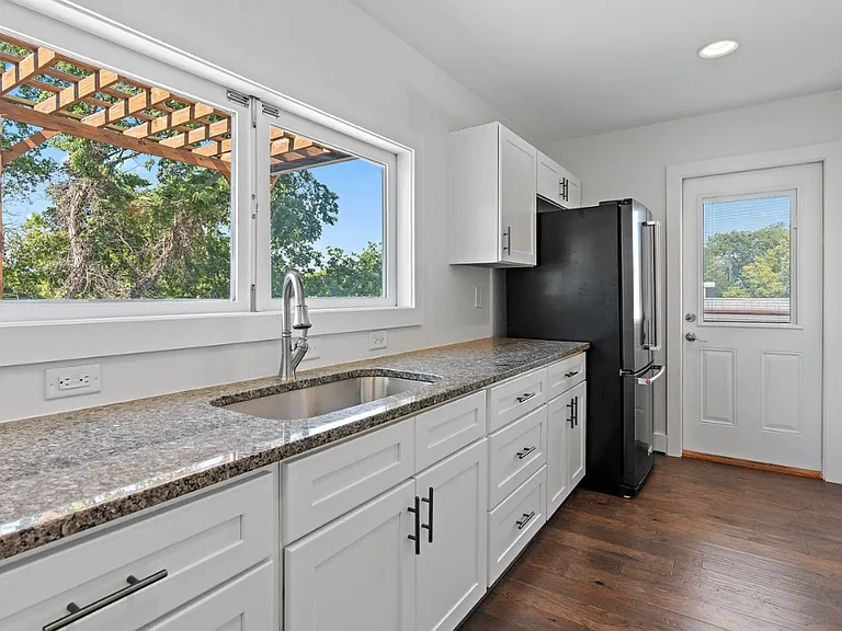 1506 Ward Ave — Photo 35