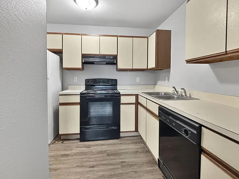 1018 Abbey Ct #1 — Photo 3