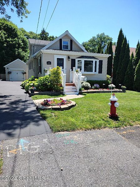 4th image of 27 Grove Avenue