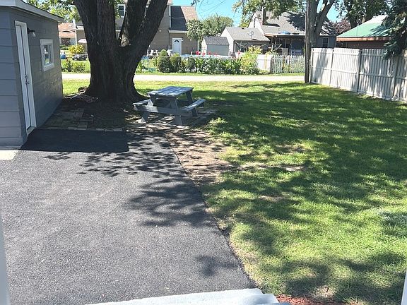 5th image of 8020 Newland Ave