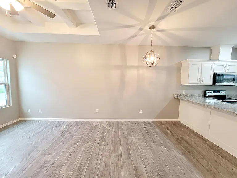 1909 Davenport St #1 — Photo 9