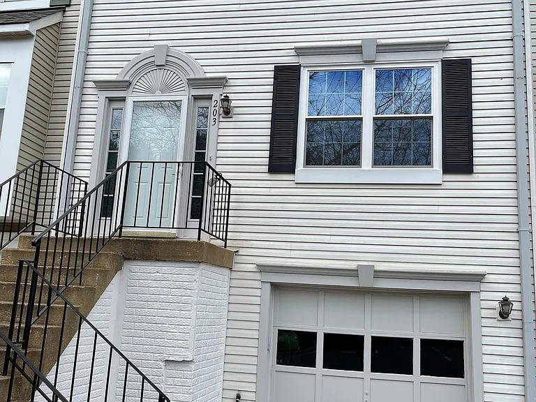 203 Backridge Ct — Photo 1
