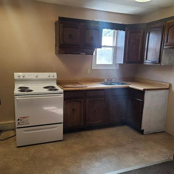 1 bed, 1.5 bath, $595 — Photo 3