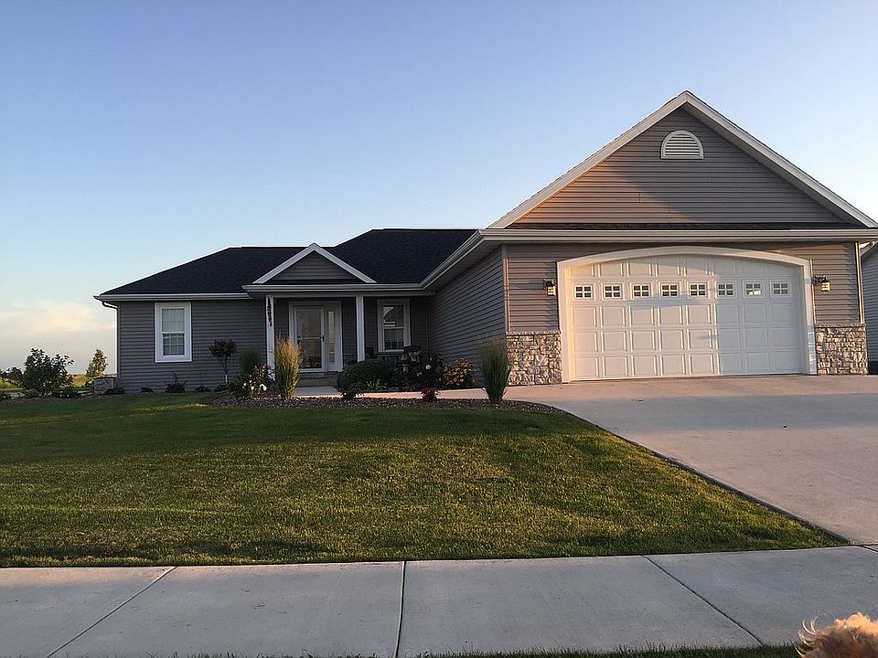 Front view of home