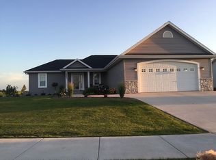 858 Mustang Ln, Fond Du Lac, WI 54935