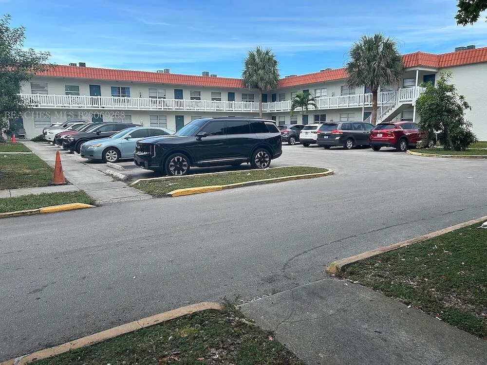 2 bed, 1.0 bath, 709 sqft, $1,650 — Photo 3